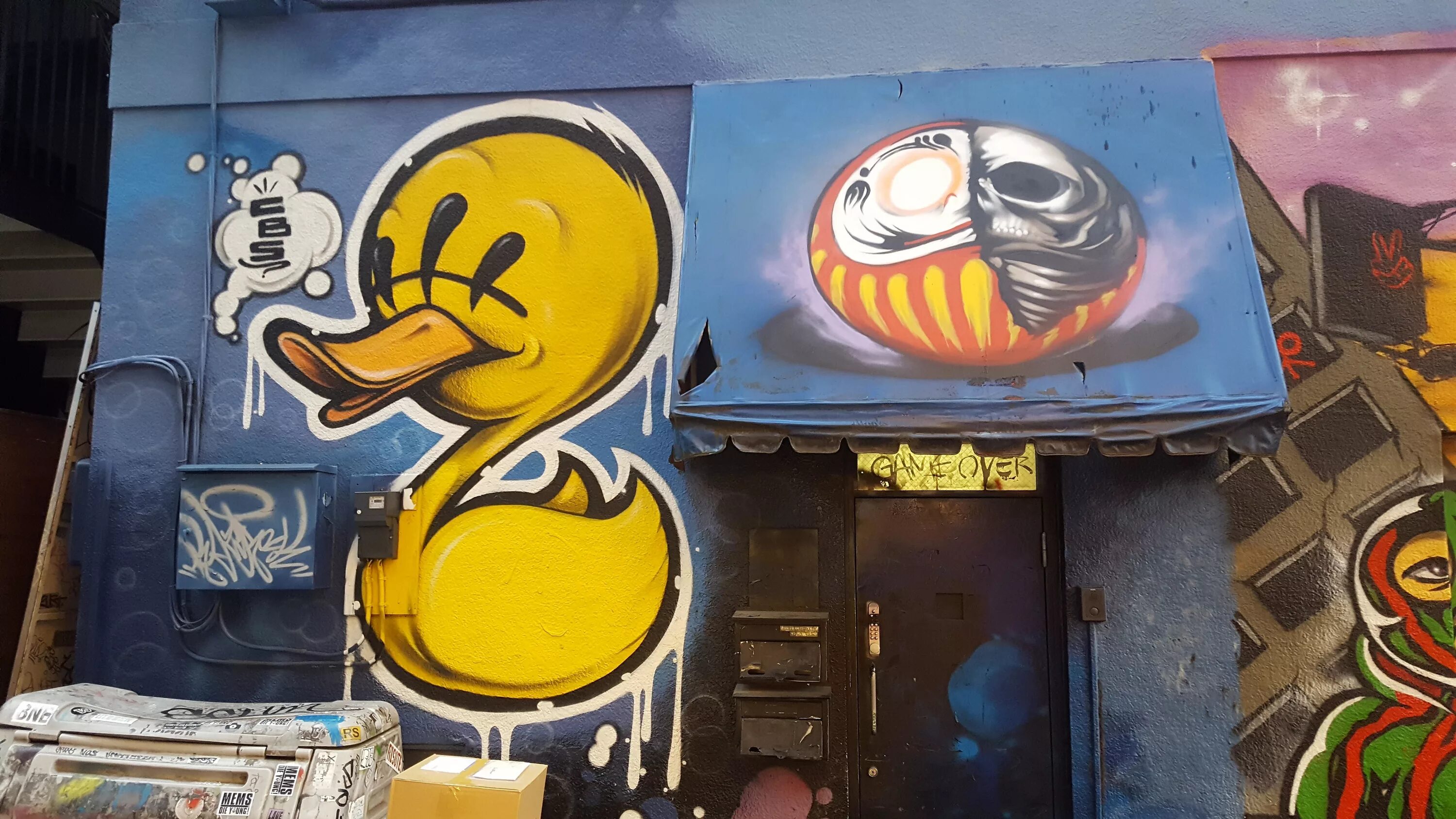 Золотые граффити. Золотое граффити. Граффити золото. Золотое граффити. Граффити золото.