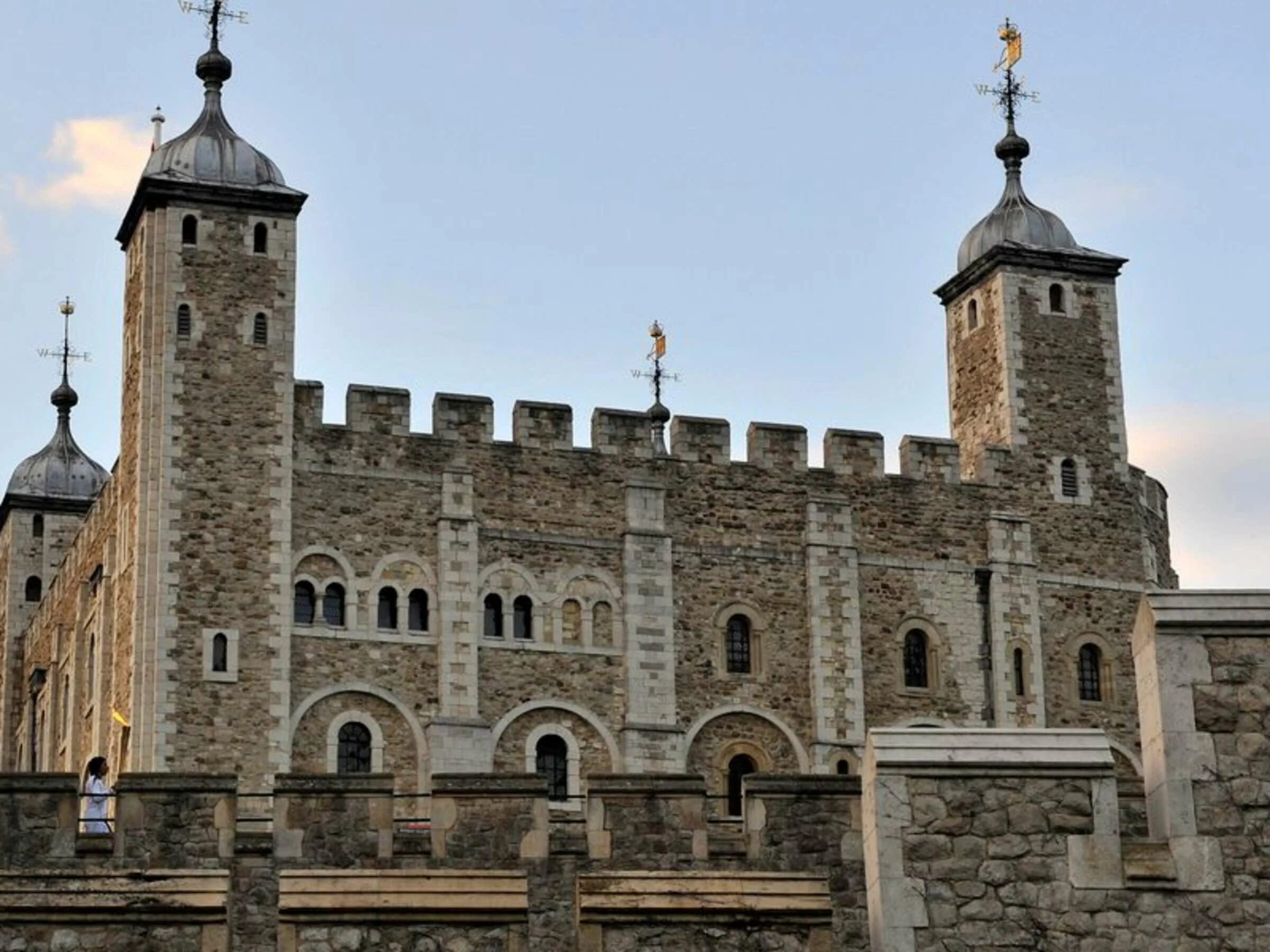 Лондонская башня тауэр. Тауэр tower of london. Тауэр в лондоне белая башня. Тауэр видео. Крепость тауэр 1078 англия.