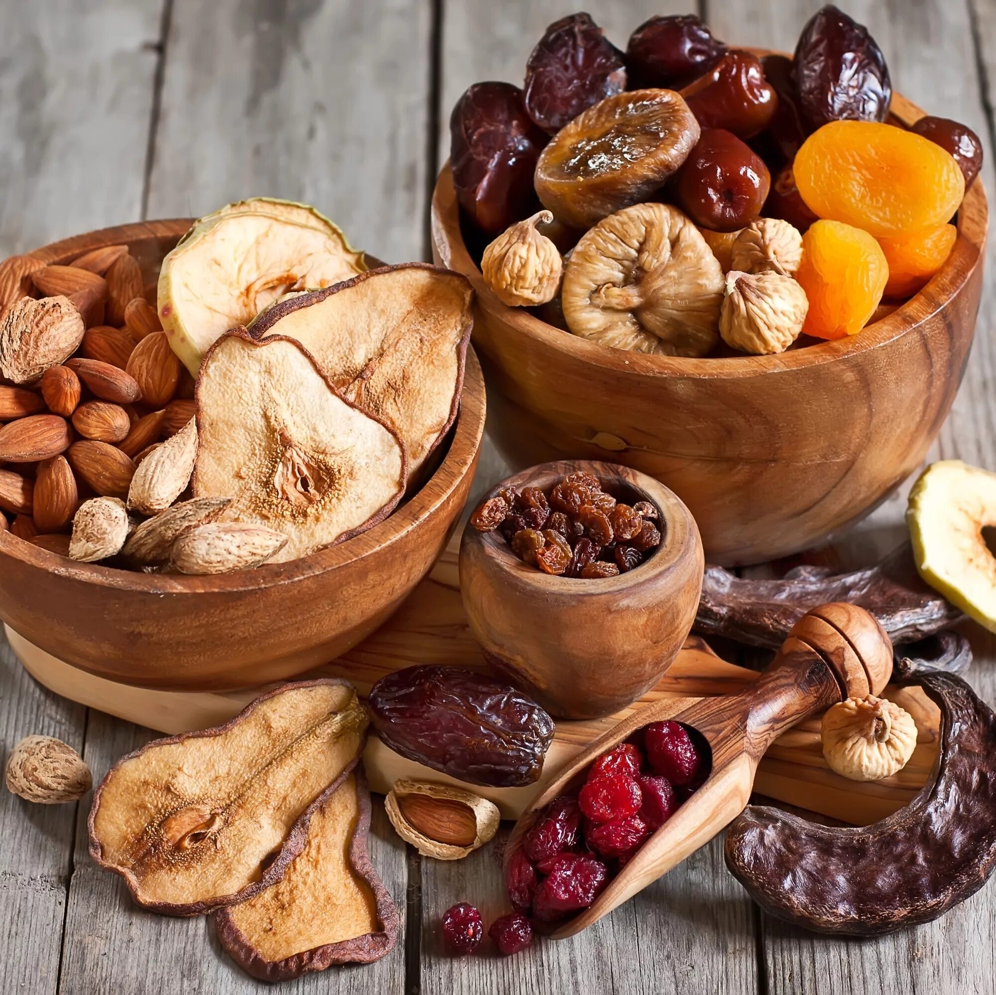 Орех лечебный. Королевский миндаль. Орехи грецкие от диареи. Красивые сухофрукты. Вкусные орешки.