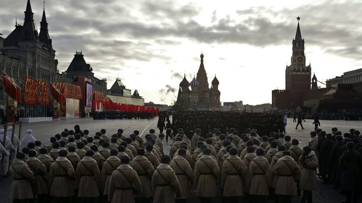 Парад 1941 года на красной площади. Парад на красной площади 7 ноября 1941 года. Парад в Москве 1941 в цвете. Красная площадь 1941 года в цвете. Парад на красной площади 7 ноября картина