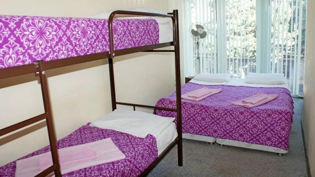 Хранение сочи. Покажи в сочи 2 кровати.