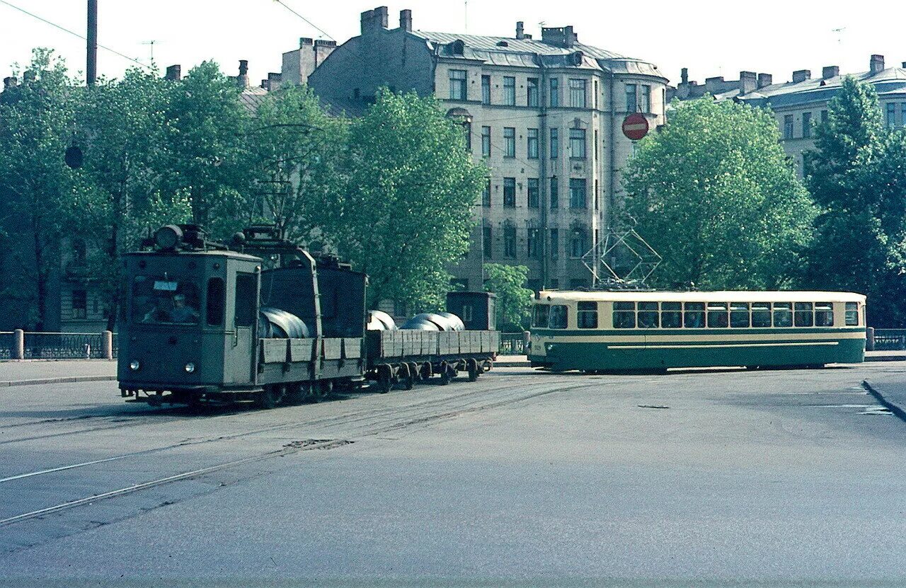 Грузовик трамвай. Трамвайный проспект Ленинград в 1970. Набережная реки Карповки 1970. Грузовой трамвай Ленинграда. Трамвай Ленинград.