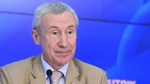 Политик желав