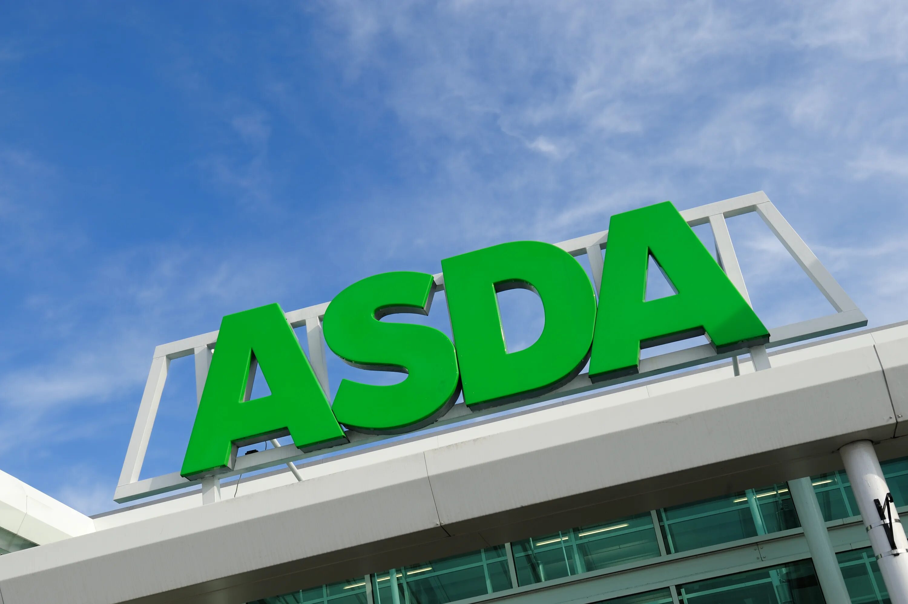 Asda супермаркет. Asda логотип. Джордж Асда Англия. Магазин Асда в Англии.