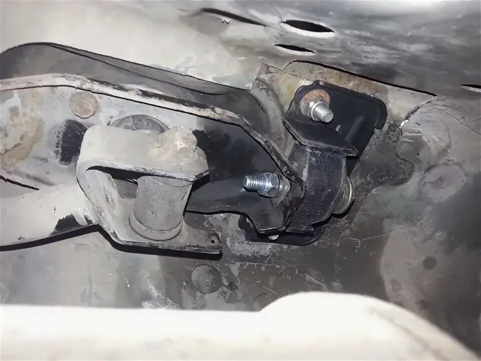 Опора кулисы ниссан альмера классик b10. Подушка кулисы ниссан. Опора кулисы nissan almera classic b10. Опора кулисы ниссан альмера н16. Подушка кулисы ниссан.