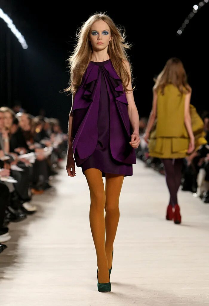 стиль 2008 одежда. одежда 2008 года. показ сарл грфельд париж-москва 2009. джессика альба 2023. уличная молодежная одежда.
