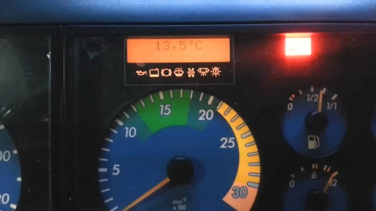 Mercedes Atego 1828 Startup - YouTube