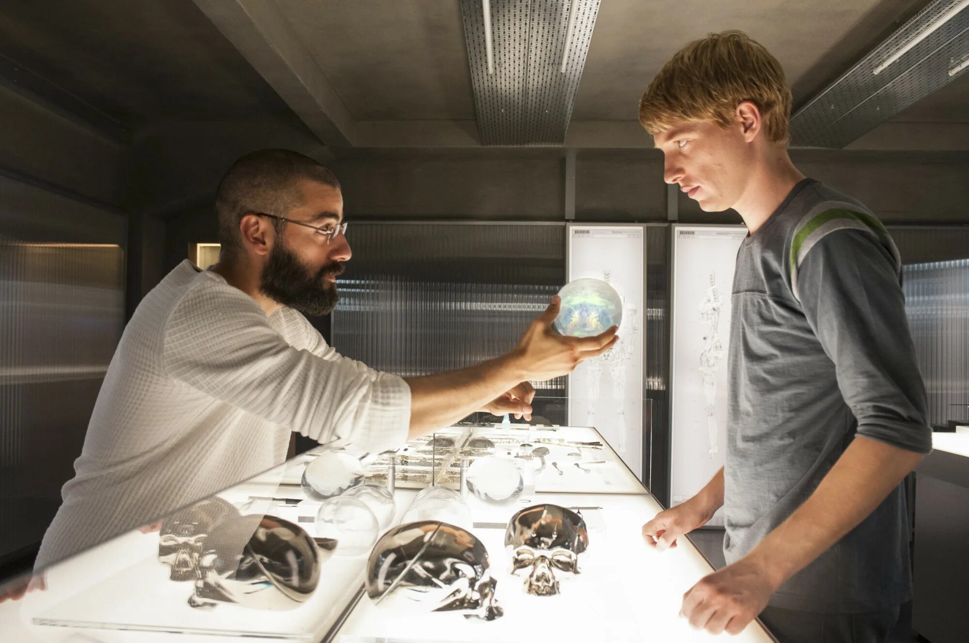 Алисия викандер робот. А. Ex machina оскар айзек. Ex movie. Ex movie.