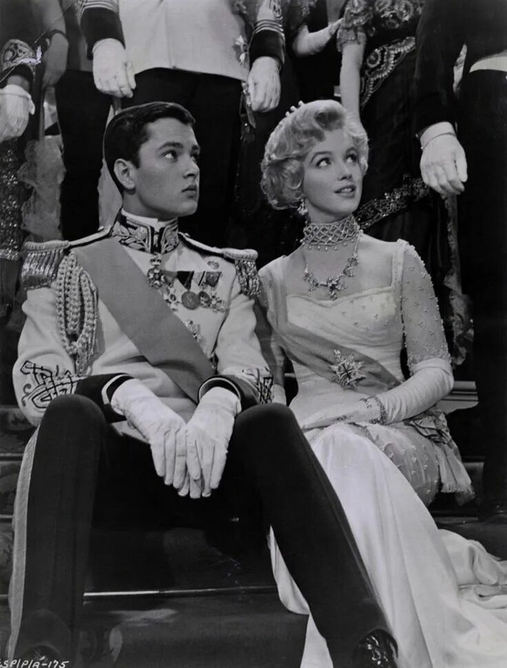 Принц и танцовщица фильм 1957 постер. Мэрилин монро принц и танцовщица. Принц и танцовщица фильм. Принц и танцовщица фильм. Лоуренс оливье принц и танцовщица.