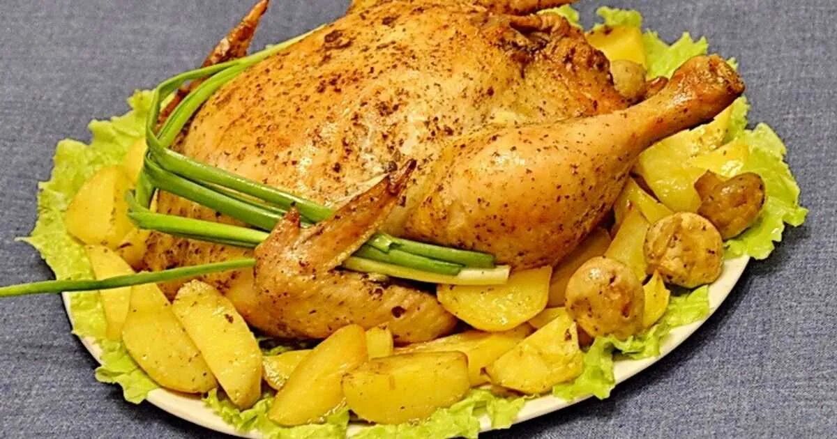 Курица в духовке целиком с картошкой. Курица фаршированная грибами. Курица фаршированная грибами в духовке. Курица фаршированная картошкой. Грибы фаршированные курицей запеченные в духовке.
