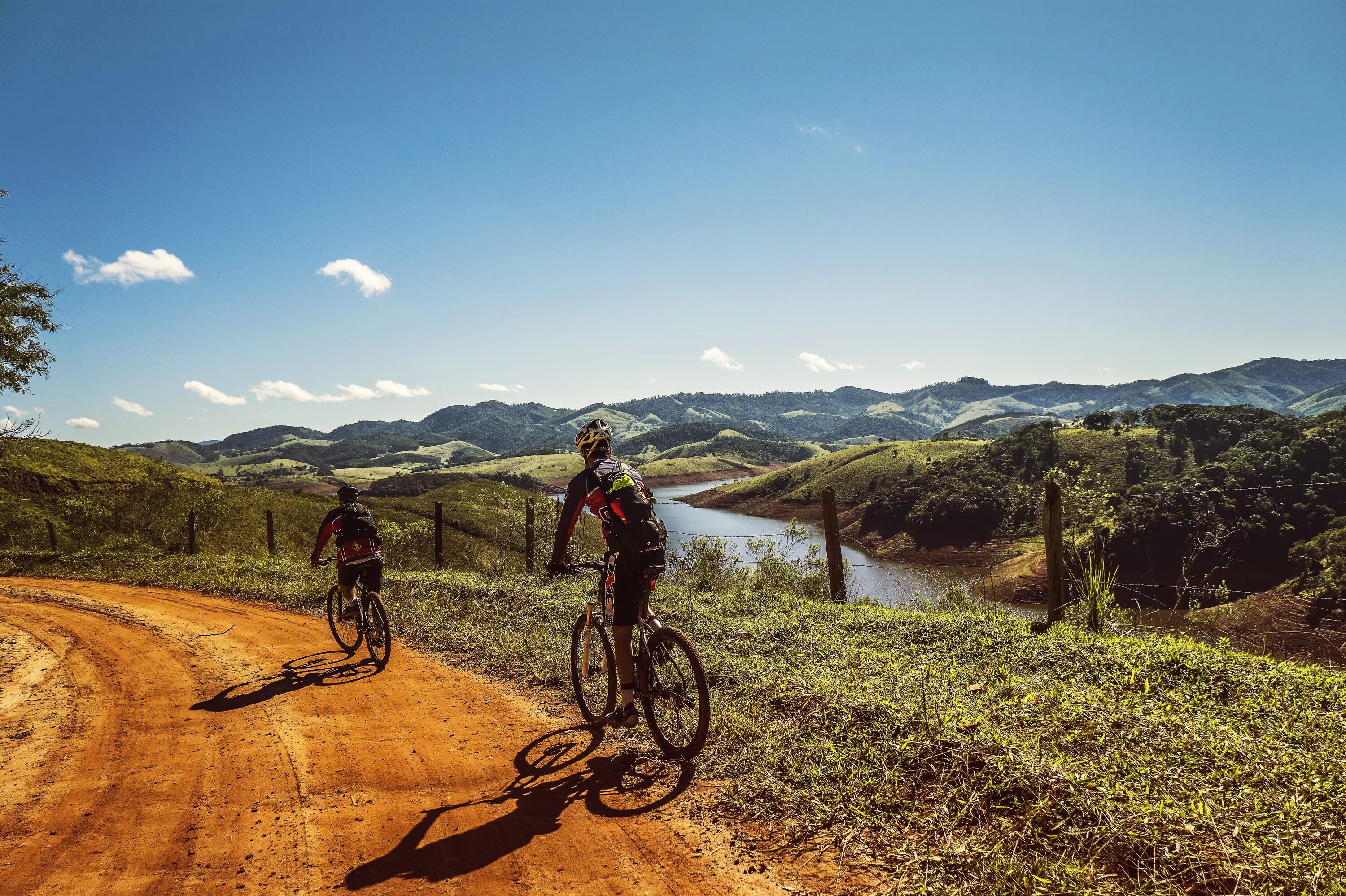 Велосипедист картинка. Занятие велосипед. Велоспорт обои. Ride a bicycle. Велосипедист летом.