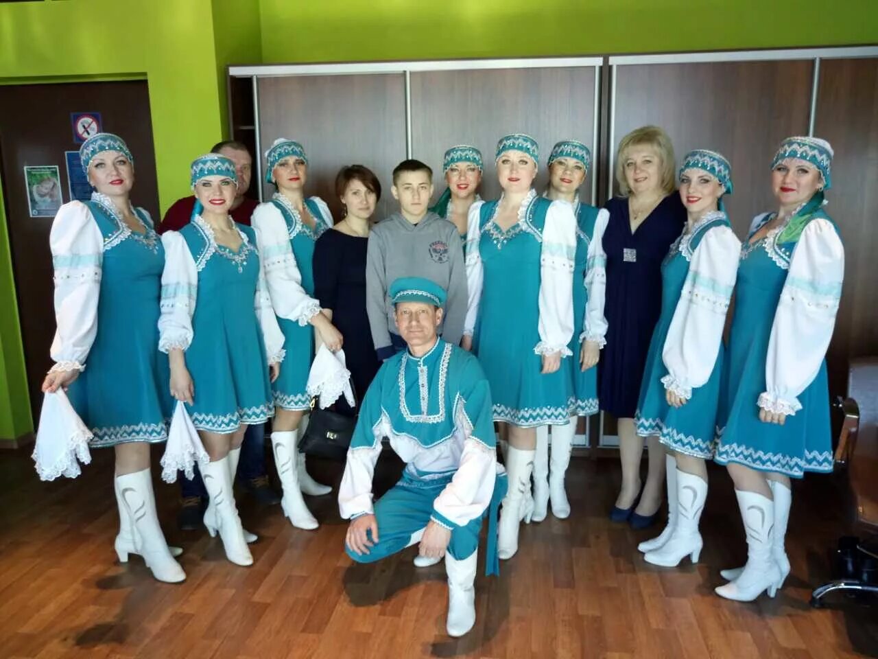 Виртуальный калач воронежской. Виртуальный калаш инструкция. Виртуальный калач в контакте. Сотрудники скорой калача воронежской области. Выпускной в калаче воронежской области.