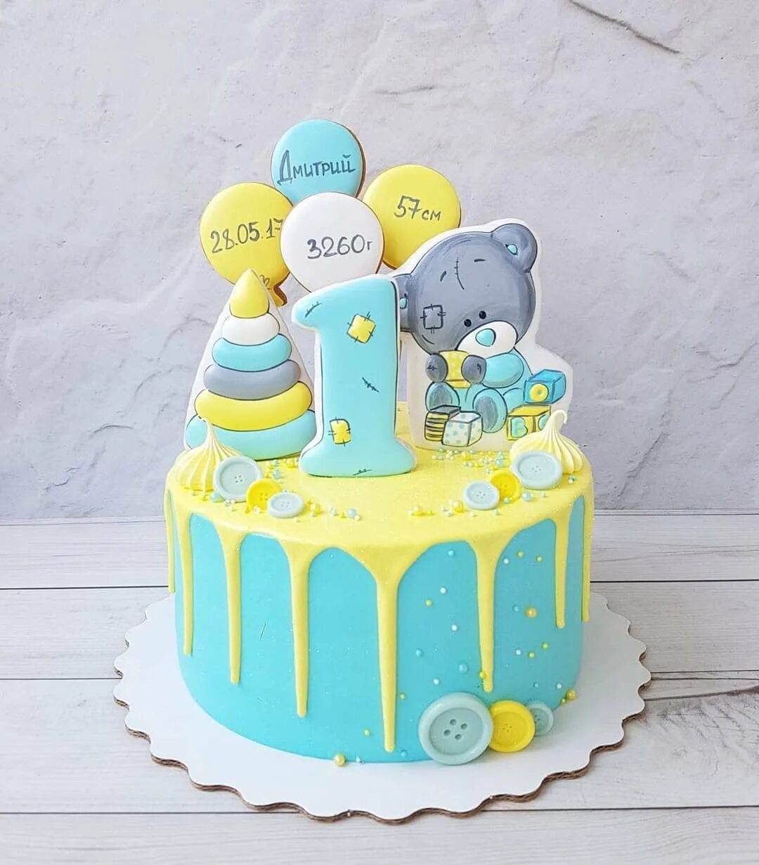 Украшение торта на год мальчику. Торт на день рождения мальчику 1 годик. Тортик на 1 годик сыночку. Тортики на день рождения для мальчиков 1 годик. Трртикна годик мальчику.