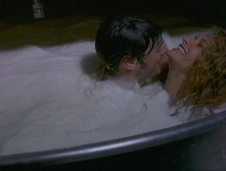 Брат и сестра в душе 18. Мужчина и женщина лежат в ванной. Драма «помни меня» (2010, сша). Фильм помни меня брат и сестра. Дети купаются в ванной вместе.