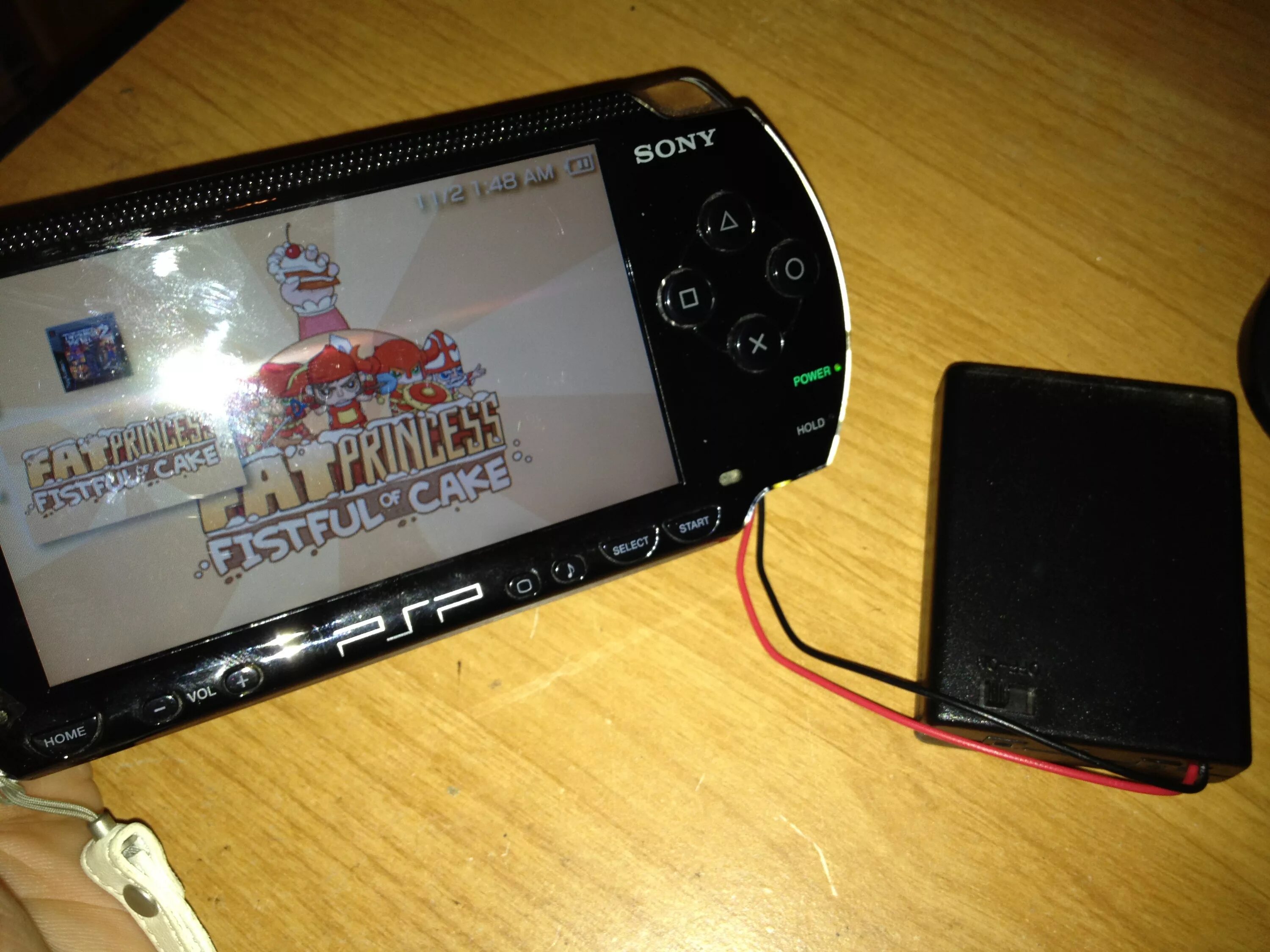 Как играть в игру громкая повторюшка. ПСП 2022. PSP Battery 2200. PSP 3008 АКБ. PSP без аккумулятора.