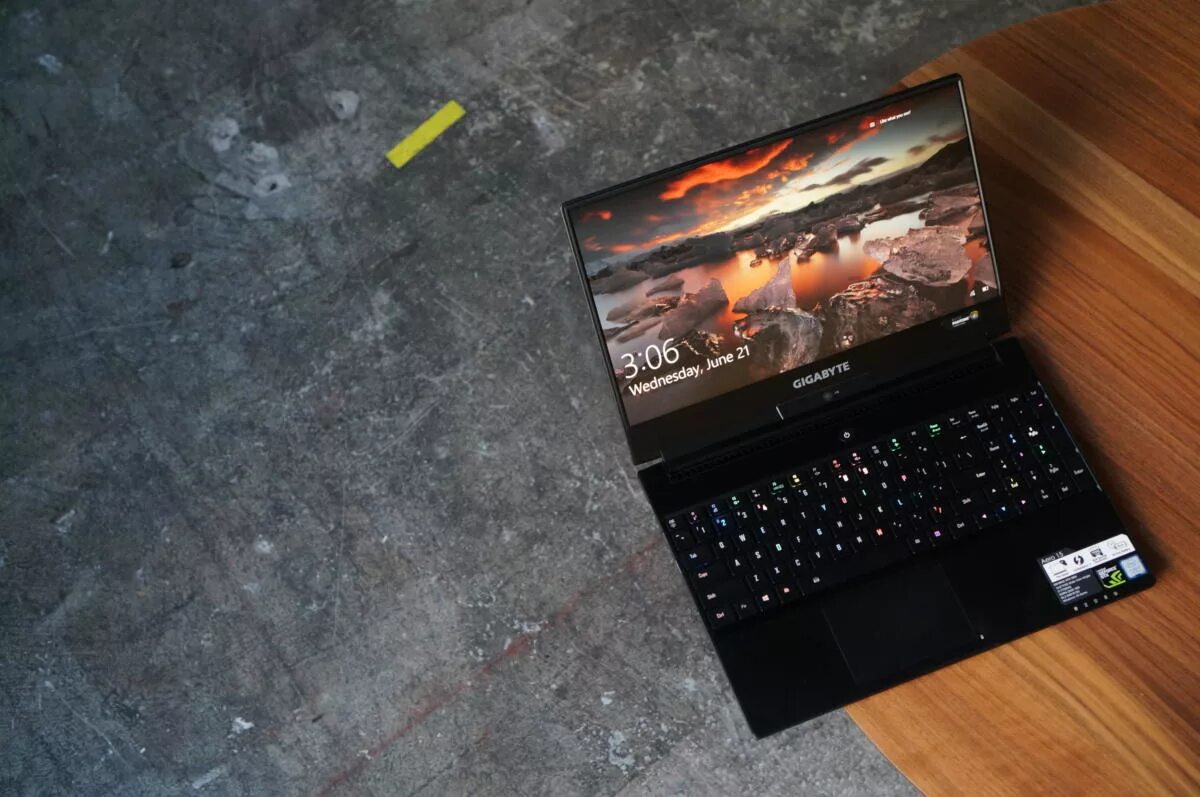 Gigabyte aero 15 intel core i7. Gigabyte aero 15. Gigabyte aero 16. Ноутбук gigabyte aero. Ноутбук gigabyte aero.