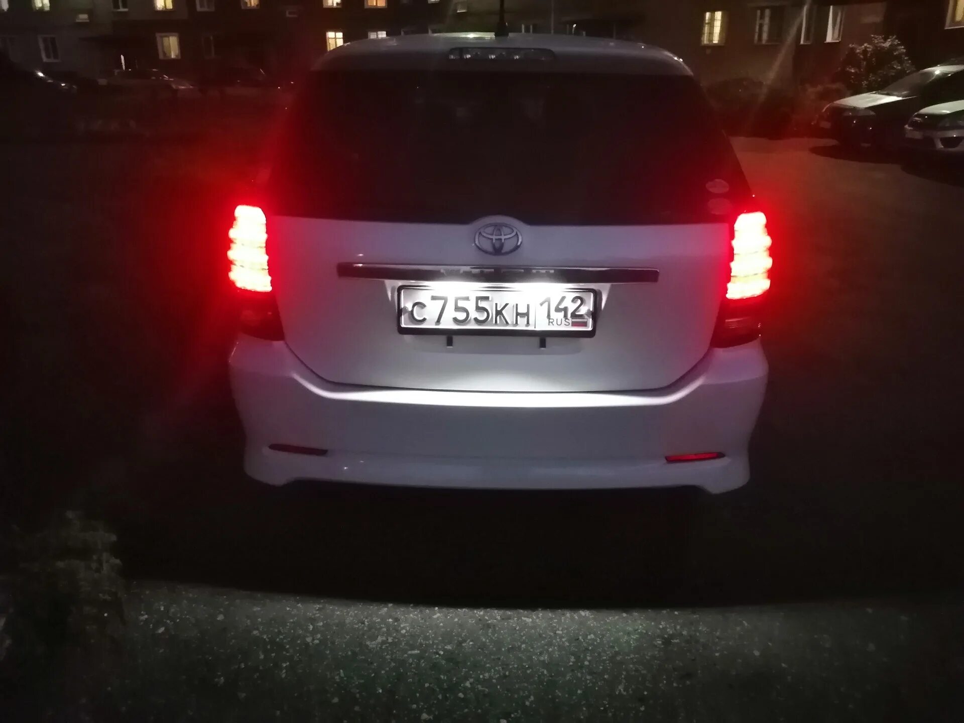 Тойота эстима 2009 лампа ксенон. Toyota wish 2011 птф. Лампы ближнего света toyota isis. Toyota wish лампочки. Toyota wish 2010 ближний свет фары.