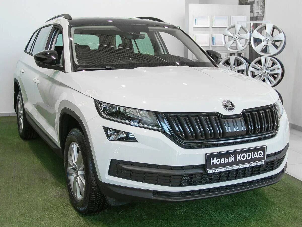 Купить шкоду кодиак у официального. Skoda Kodiaq 2022 белый. Skoda Kodiaq White. Skoda Kodiaq 2020. Шкода Кадьяк 2022.