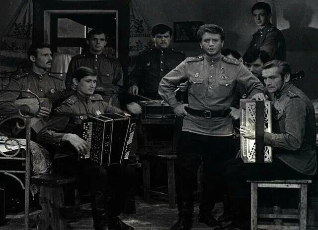 Минус песни смуглянка. Смуглянка молдаванка в бой идут одни старики. смуглянка из фильма в бой идут одни. кадр из фильма смуглянка. в бой идут одни старики смуглянка.