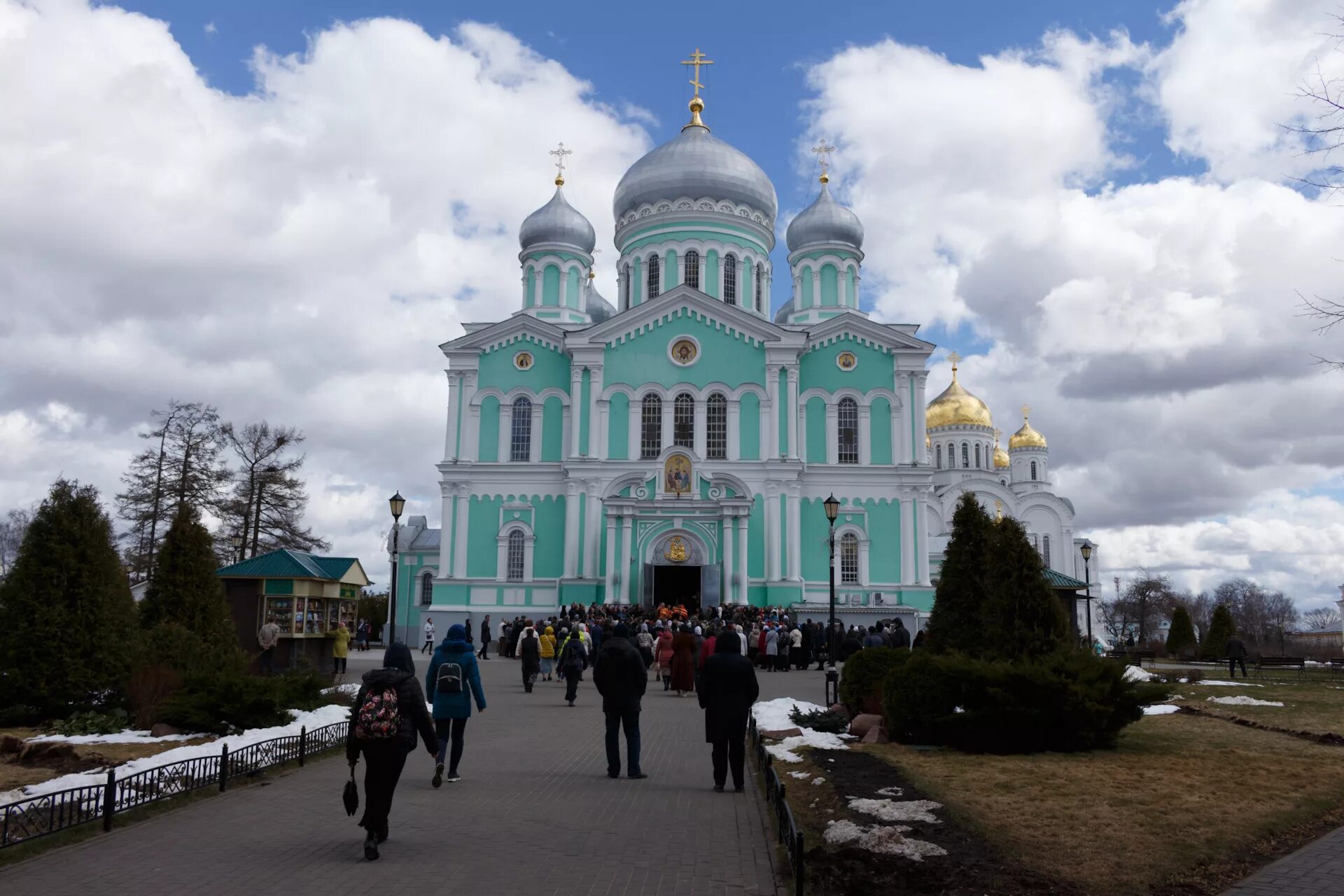 Погода в дивеево на неделю. Дивеево монастырь. Южная 20 Дивеево. Дождь в Дивееве. Дивеево Пенза.