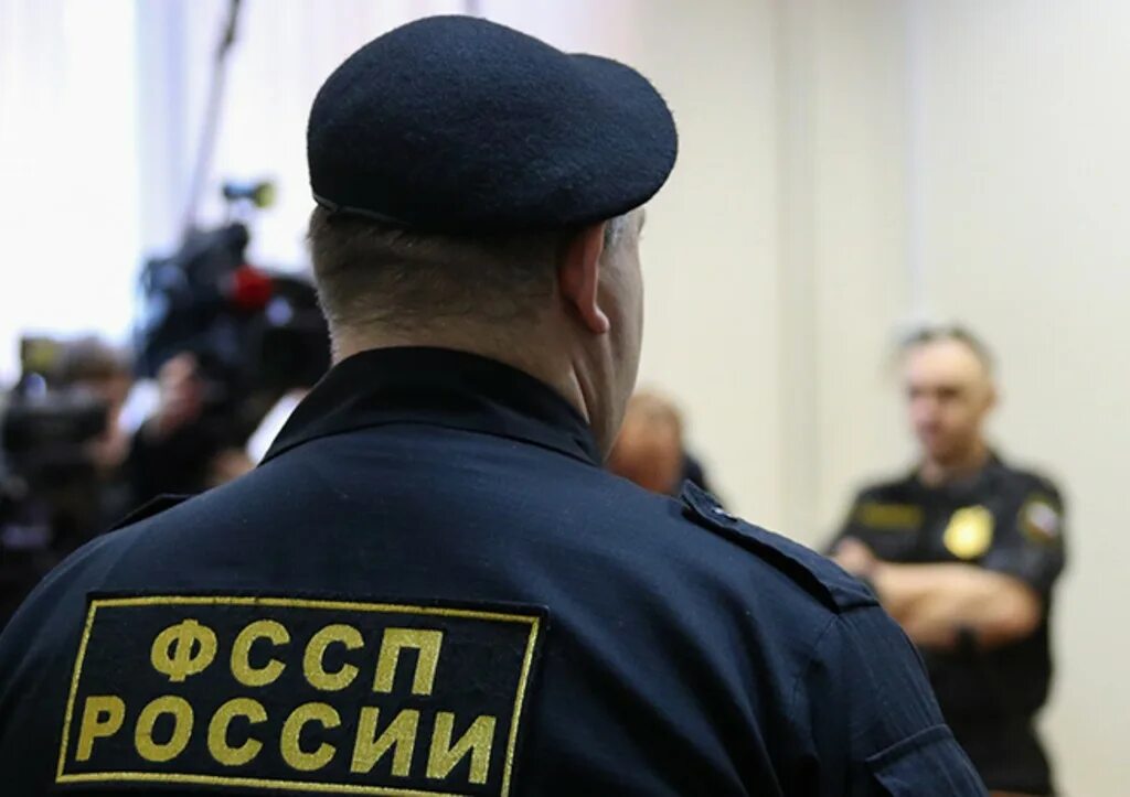 Повышение зарплаты приставам