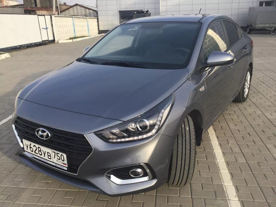 Хендай солярис 19. Hyundai Solaris 2019 мухобойка на. Hyundai Solaris 2019 года. Хендай Солярис 19 года.