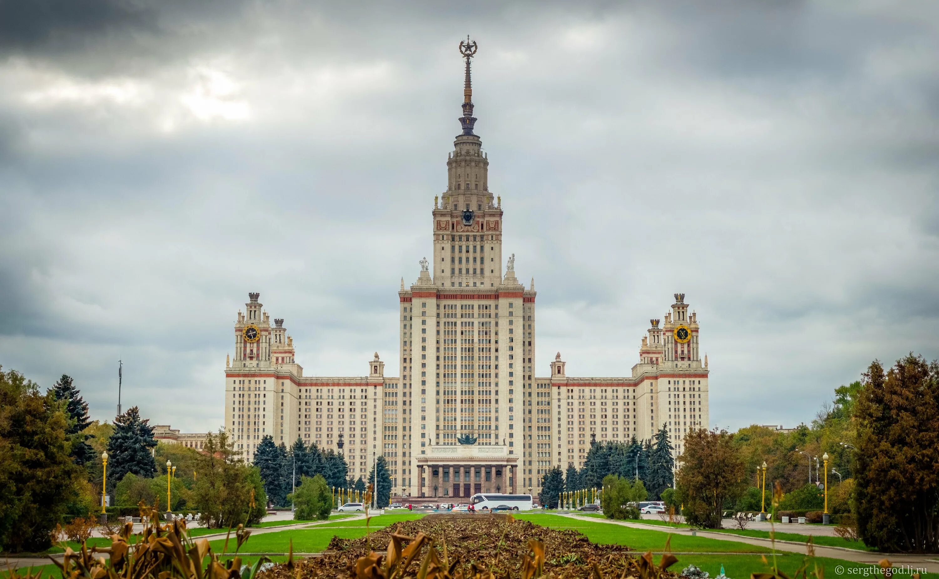 Мгу район москвы. МГУ Воробьевы горы. Москва Воробьевы горы МГУ 2023. Университет на Воробьевых горах в Москве. Парк Воробьевы горы МГУ.