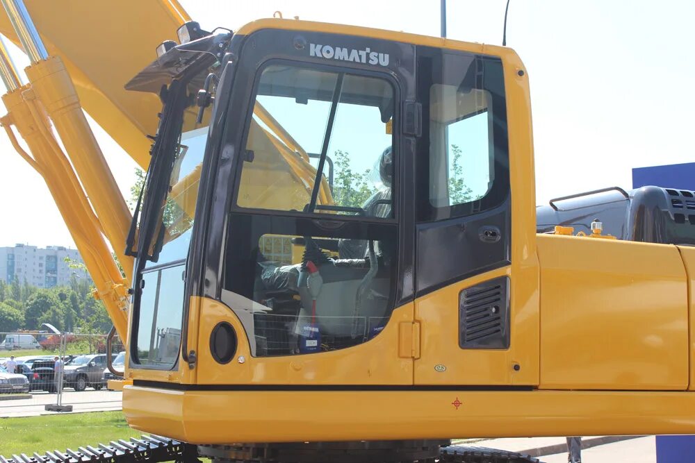 Кабина гусеничного экскаватора. Экскаватор komatsu pc300. комацу рс3000 кабина. кабина экскаватора комацу 210 управление. кабина komatsu pc300.