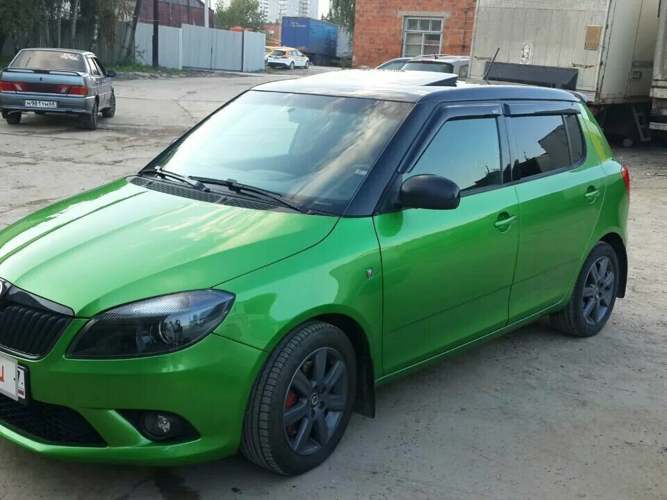 Авито машина шкода. Шкода Фабия РС 2012. Шкода Fabia RS 2012. Skoda Fabia RS. Шкода Фабия РС зеленая.