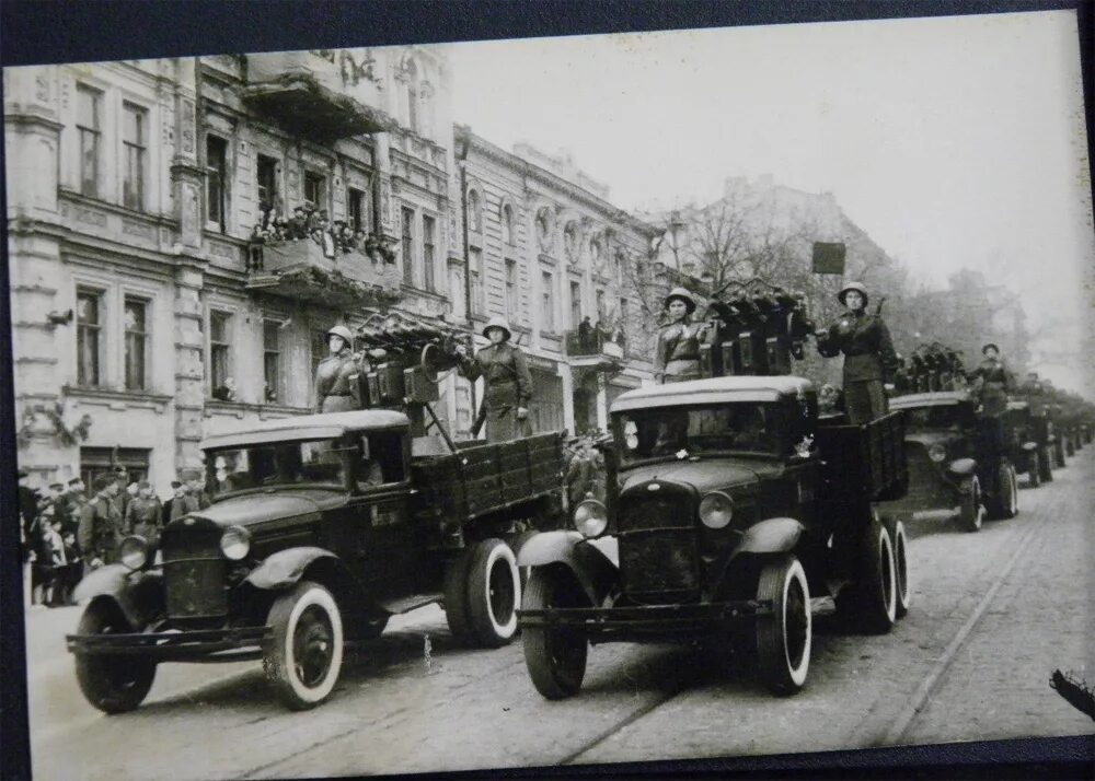Киев военные годы. ГАЗ ААА 1941. ГАЗ-АА 4м. Парад 1 мая 1941 в Киеве. Первомайский парад в Москве 1941.
