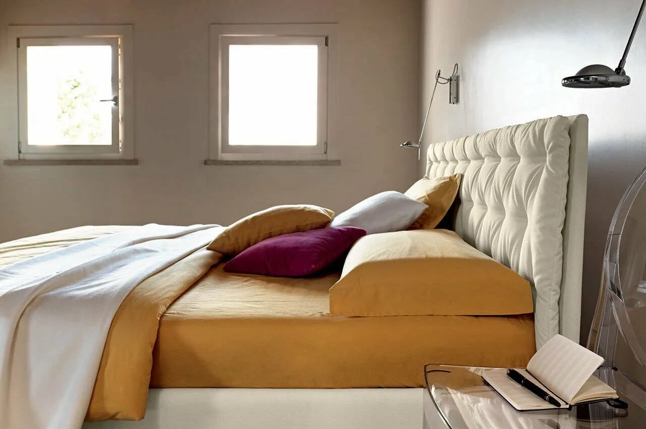Кровать. Кровать с боку. Кровать вид сбоку. Спальня с боку. Как сделать красивую комнату в боку боку