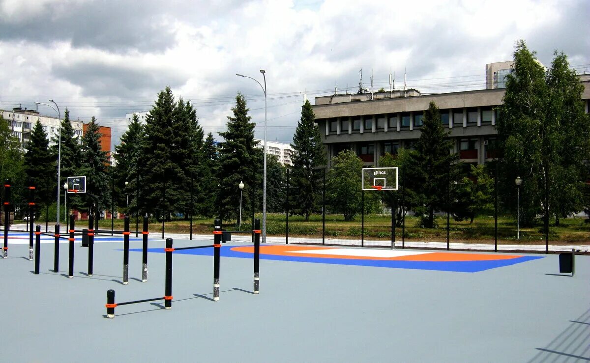 9 гимназия стадион. стадион арсеньев. село чинар стадион ночью. каток восток арсеньев. стадион арсеньев.