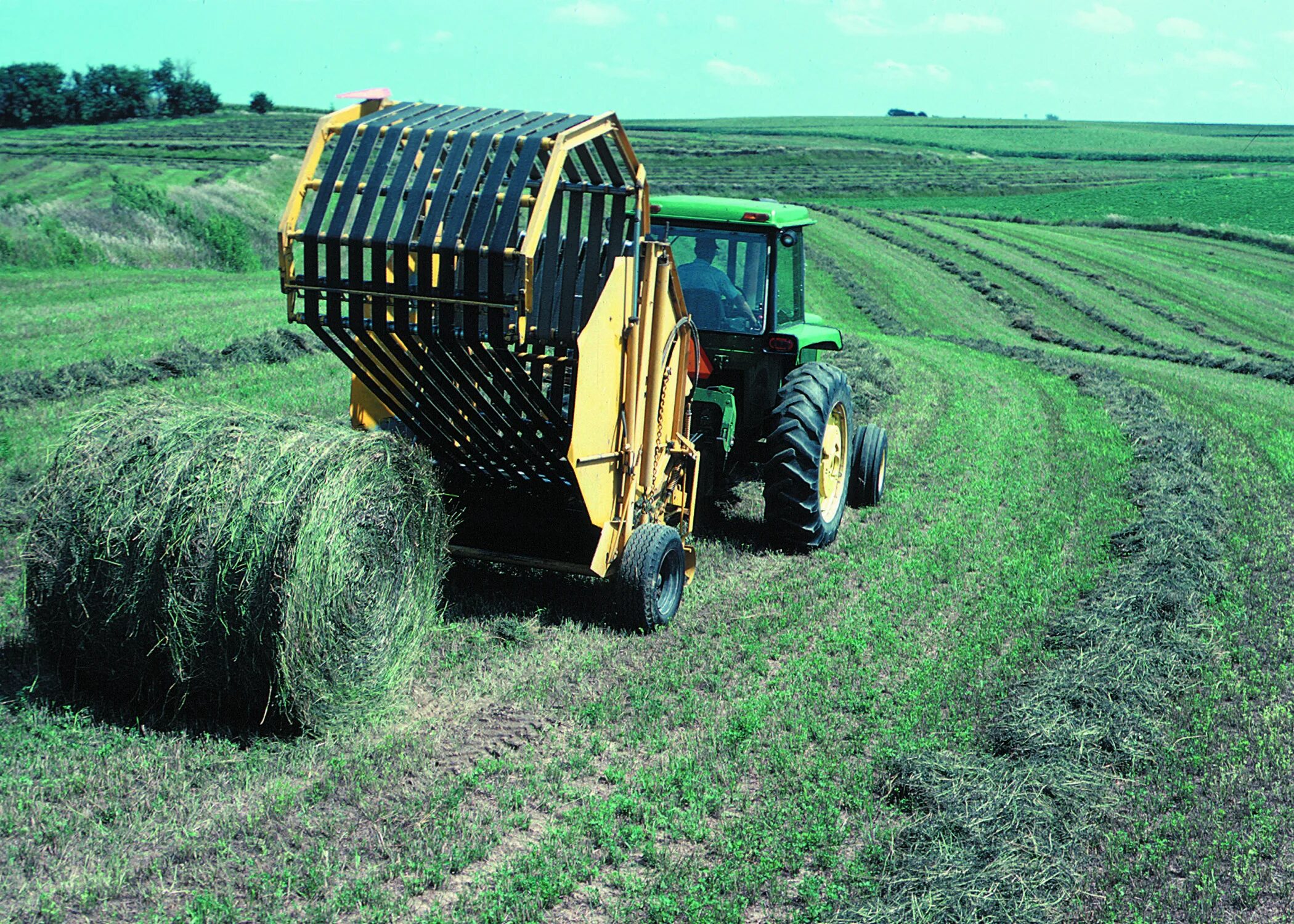 Трактор John Deer уборка сена. Пресс-подборщик - стогообразователь СПТ-60. Джон Дир сенокос. Подборщик сена Нью Холланд. Создание сена