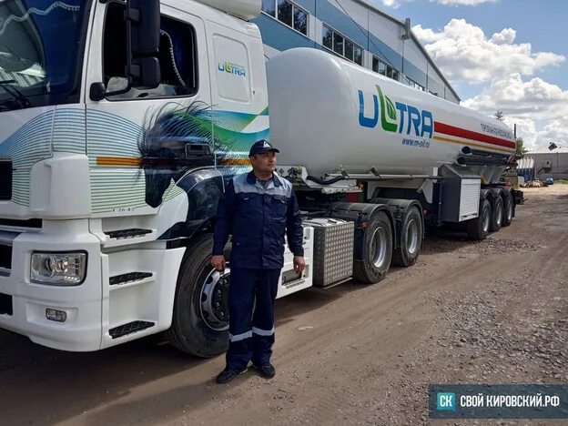Водитель е томск. Работа киров водитель категории с е. Водитель экспедитор карусель. Водитель газовоза. Объявление требуются водители категории в с е молоковоз.