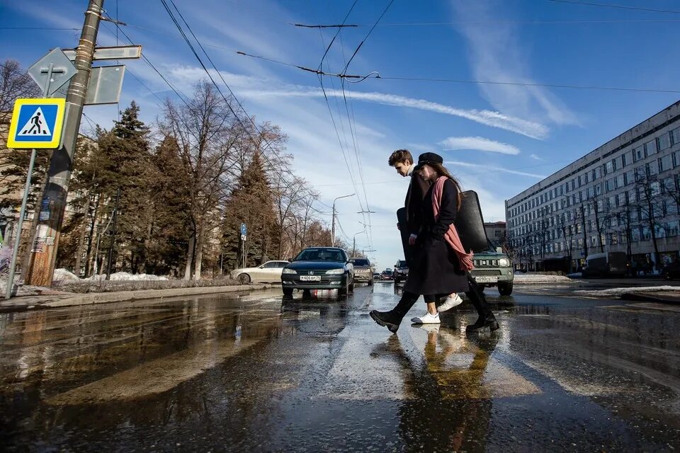 Челябинск в апреле. Апрель в Москве. Москва в ноябре. Атмосферные фото России.