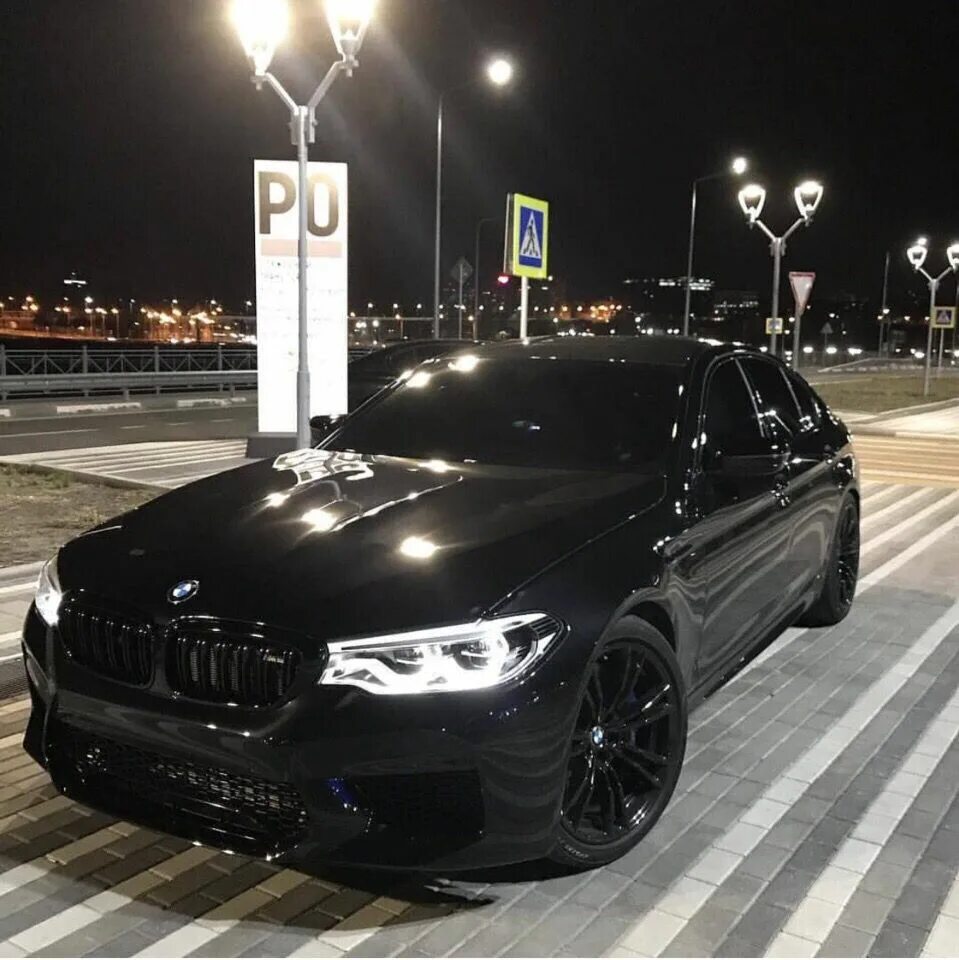 Bmw 5 black. БМВ м5 черная. БМВ м5 ф90 черная. BMW m5 f10 черная тонированная. BMW m5 f90 черная тонированная.