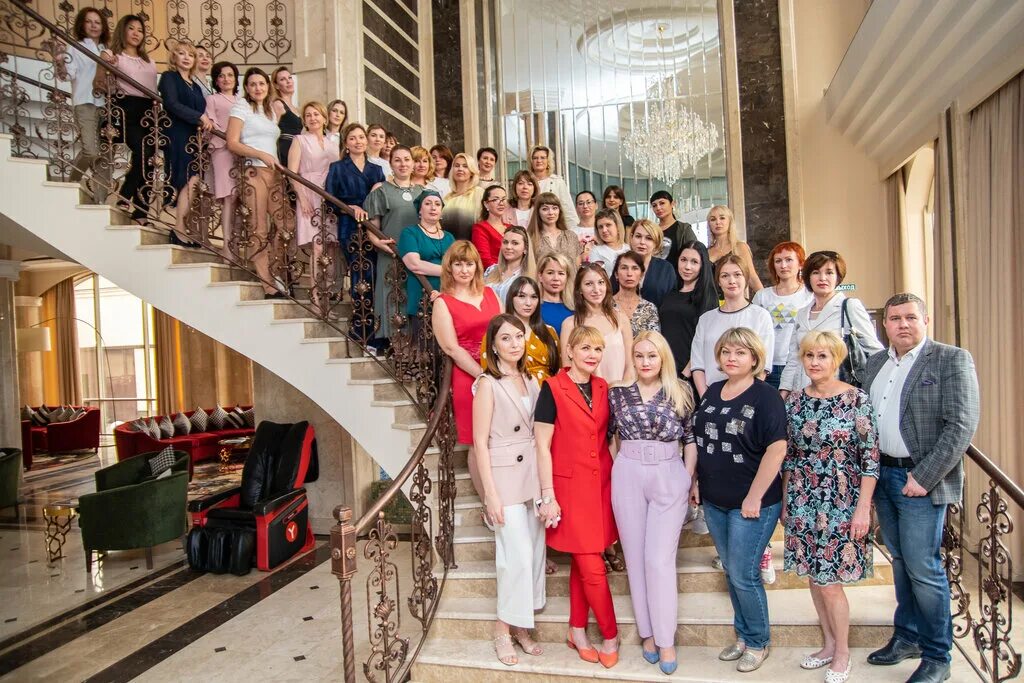 бьюти хаус логотип. интерьеры санов красоты. приведи подругу и получи скидку. интерьер парикмахерской. бутик гуччи милан.