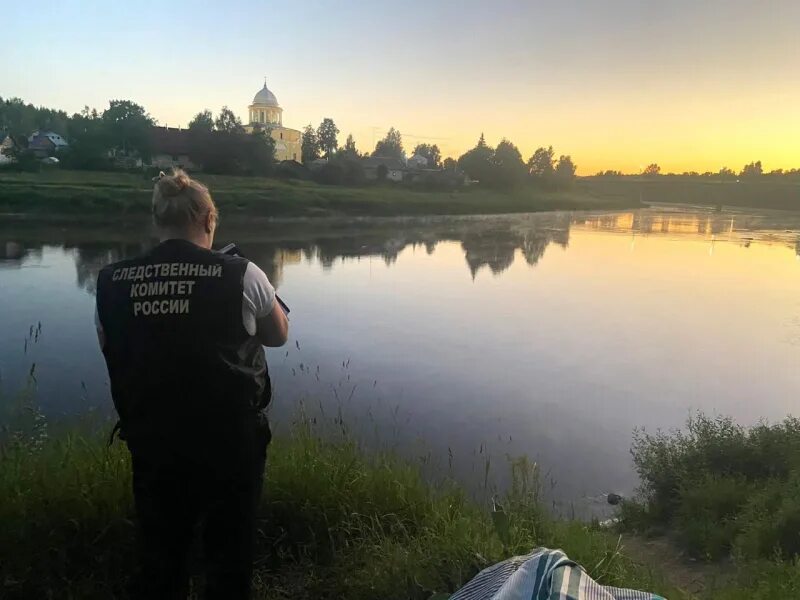 Река веряжа новгородская область. Рыбы и рыбалка. Лодка утонула. Река питьба новгородская область. Новгородская область утонули.