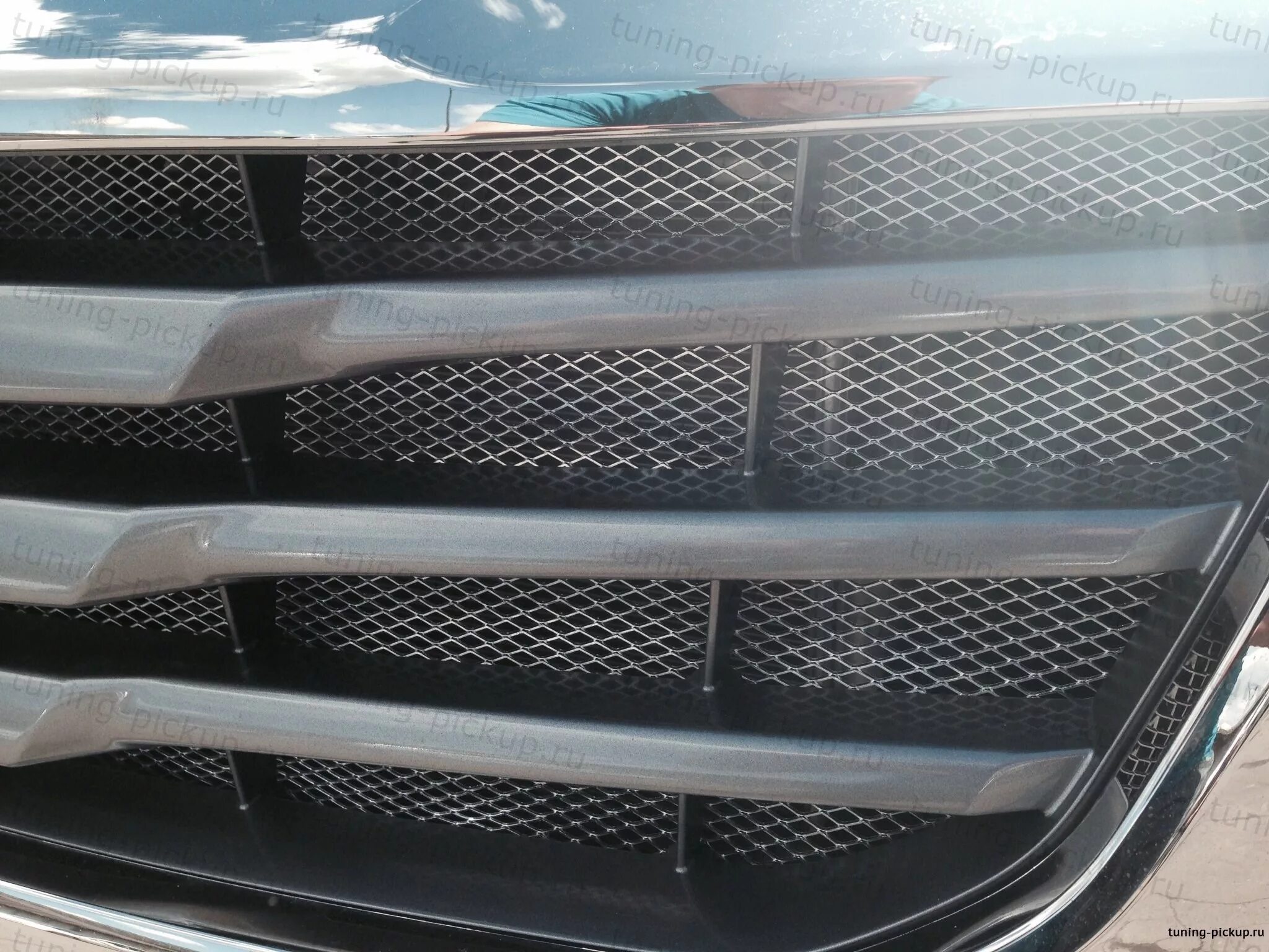 Сетка на радиаторную решетку. Сетка решетки радиатора hilux 125. решетка радиатора мпс 2015 сетка. toyota hilux 2014 с сеткой решётки радиатора. сетка защитная в решетку lx570.