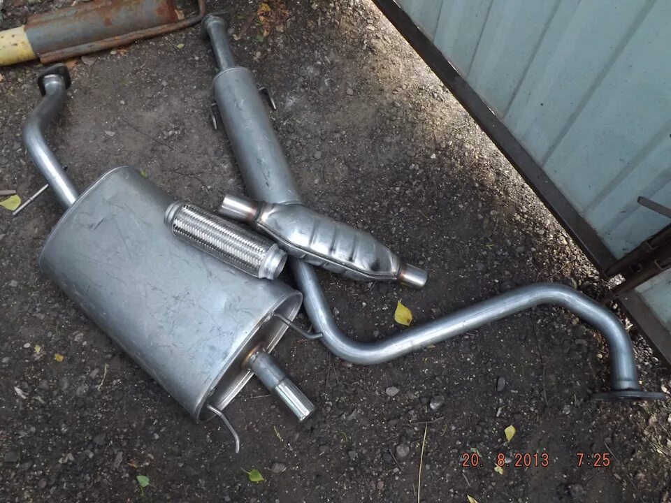 Глушитель ровер 200. Глушитель ровер 400. Глушитель ровер 240 хэтчбек. Штатный глушитель ровер 25. Глушитель ровер.