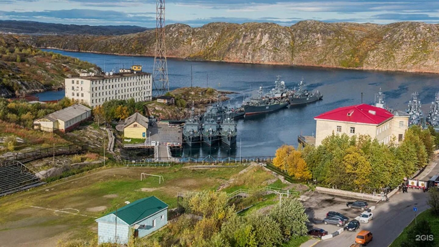 Полярный город в Мурманской. Поселок Полярный Мурманская область. Екатерининская гавань Полярный. Полярный (город в Мурманской обл.).