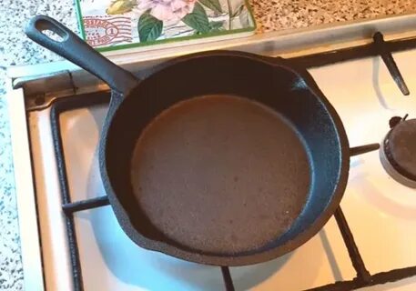 Почему сковороде не прилипает