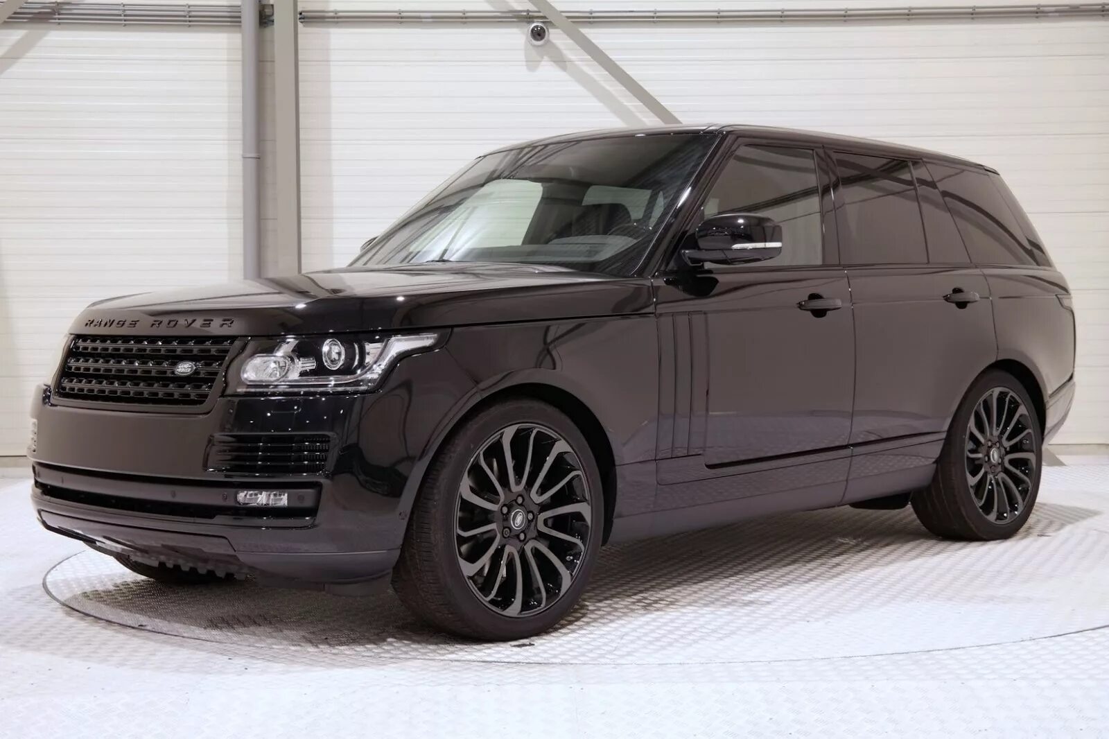 Range rover sport 2022. Toyota land cruiser 200 r22 колеса. Диски range rover r22. Land 22. 285 45 22 lexus lx.