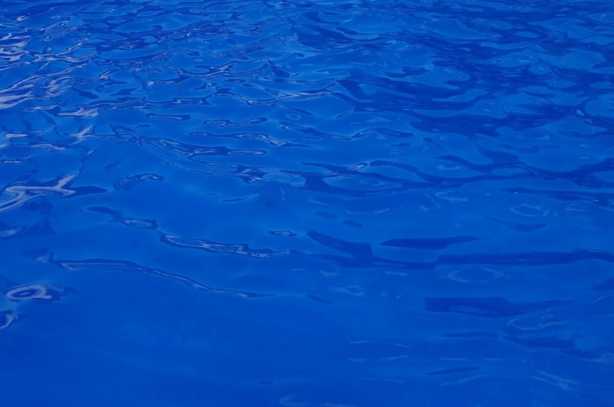 Синяя вода купить. Синяя вода. Синий фон вода. Синий бассейн. Вода в бассейне текстура.