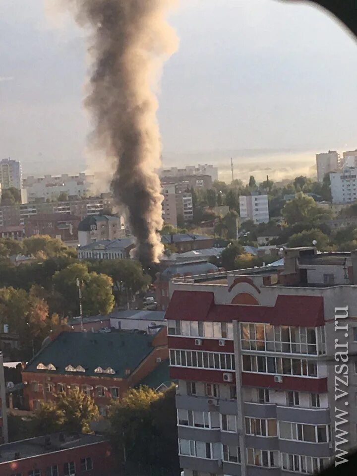 Что случилось сегодня в энгельсе утром. Пожар в Энгельсе. Энгельс горит ярмарка. Пожар в Энгельсе сегодня.