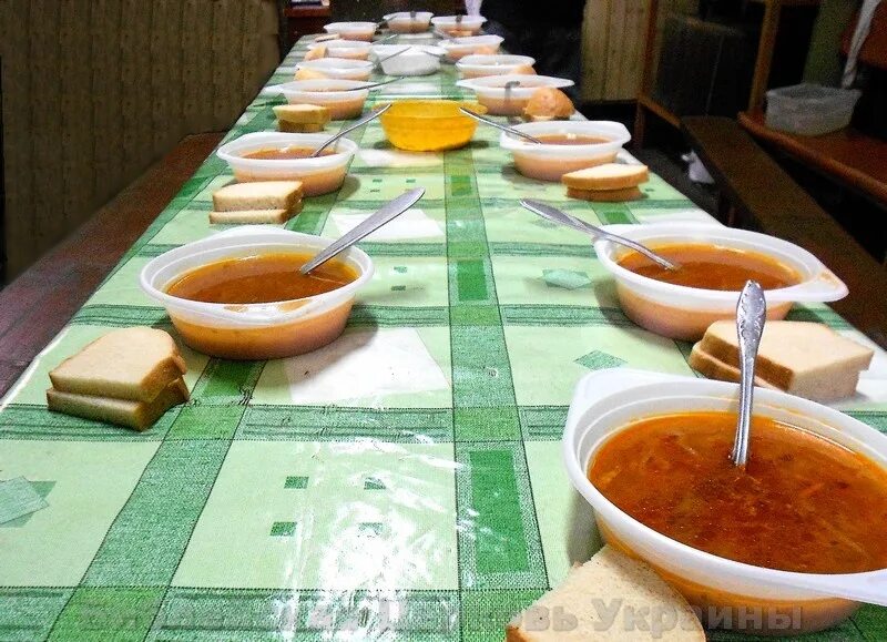 Голод в блокадном ленинграде. Еда в голодные годы. Голодные дети в годы великой отечественной войны. Суп в блокадном ленинграде. English meals dinner.