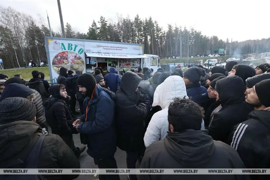 Центр размещения беженцев в Пушкино. Пункт размещения беженцев СТК Вираж. Беженцев разместили в складах Белоруссии. Tradibв Чебоксары прибыли беженцы.