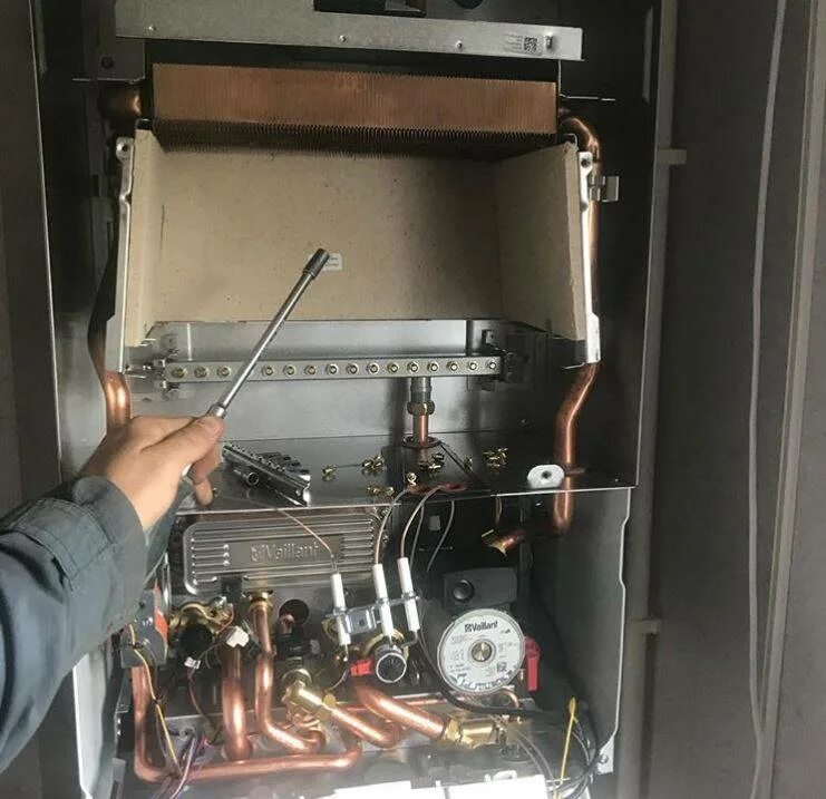 Как разобрать котел. Газовый котел vaillant turbo max 242 клапан. автоматический газовый котел watson 20. vaillant газовый котёл двухконтурный 24 квт. vaillant газовый котел индикаторы турбо 24.