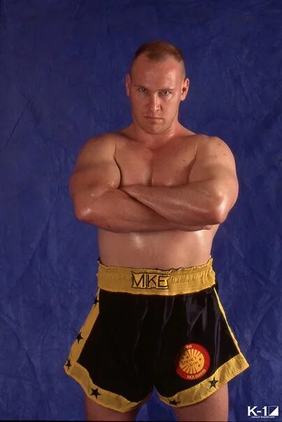 Майк бернардо бой. Ноа бернардо младший. Майк бернардо. Майкл бернардо актер. Майкл бернардо каратист.