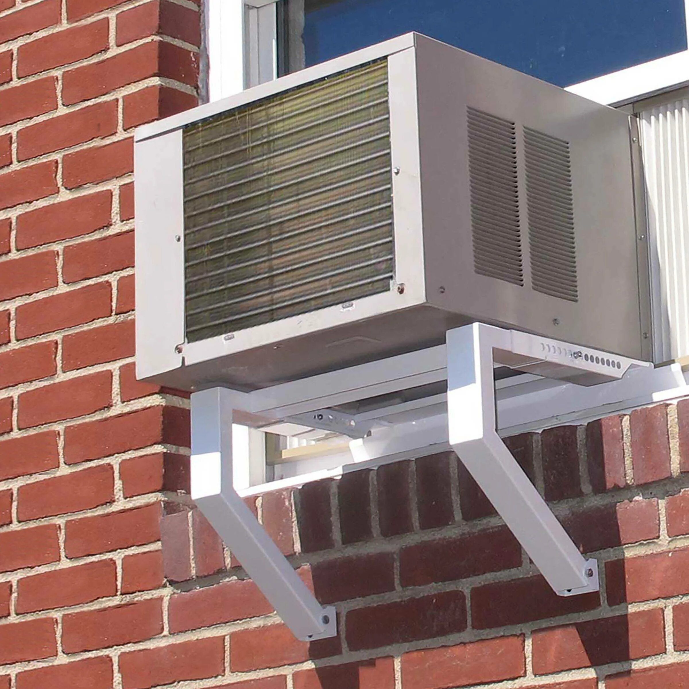 Можно ли наружный блок кондиционера установить. Window Air Conditioner Bracket. Крепление внешнего блока сплит системы. Оконный кондиционер Gree. Крепления для кондиционера на наружный блок монтаж.